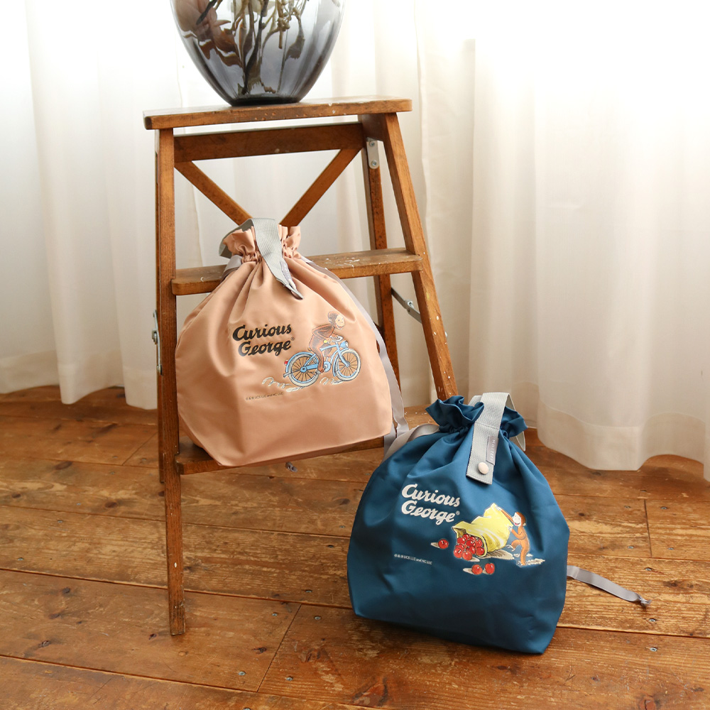 Curious George コンパクトクーラー巾着バッグ - おさるのジョージ公式