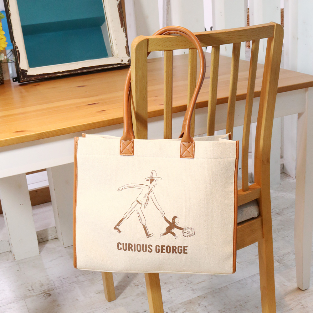 はぎー 牛革星型押しオフホワイトのナップサック、キャメルナップサック Curious George スクエアキャンバスバッグ - おさるのジョージ公式